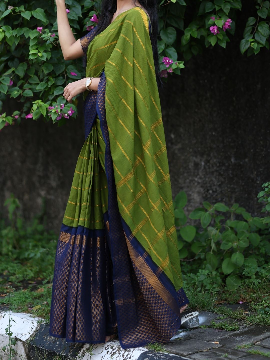 Madurai Sungudi Cotton Saree – Olive Green with Navy Blue | Double Side Gold Zari Border | OV20