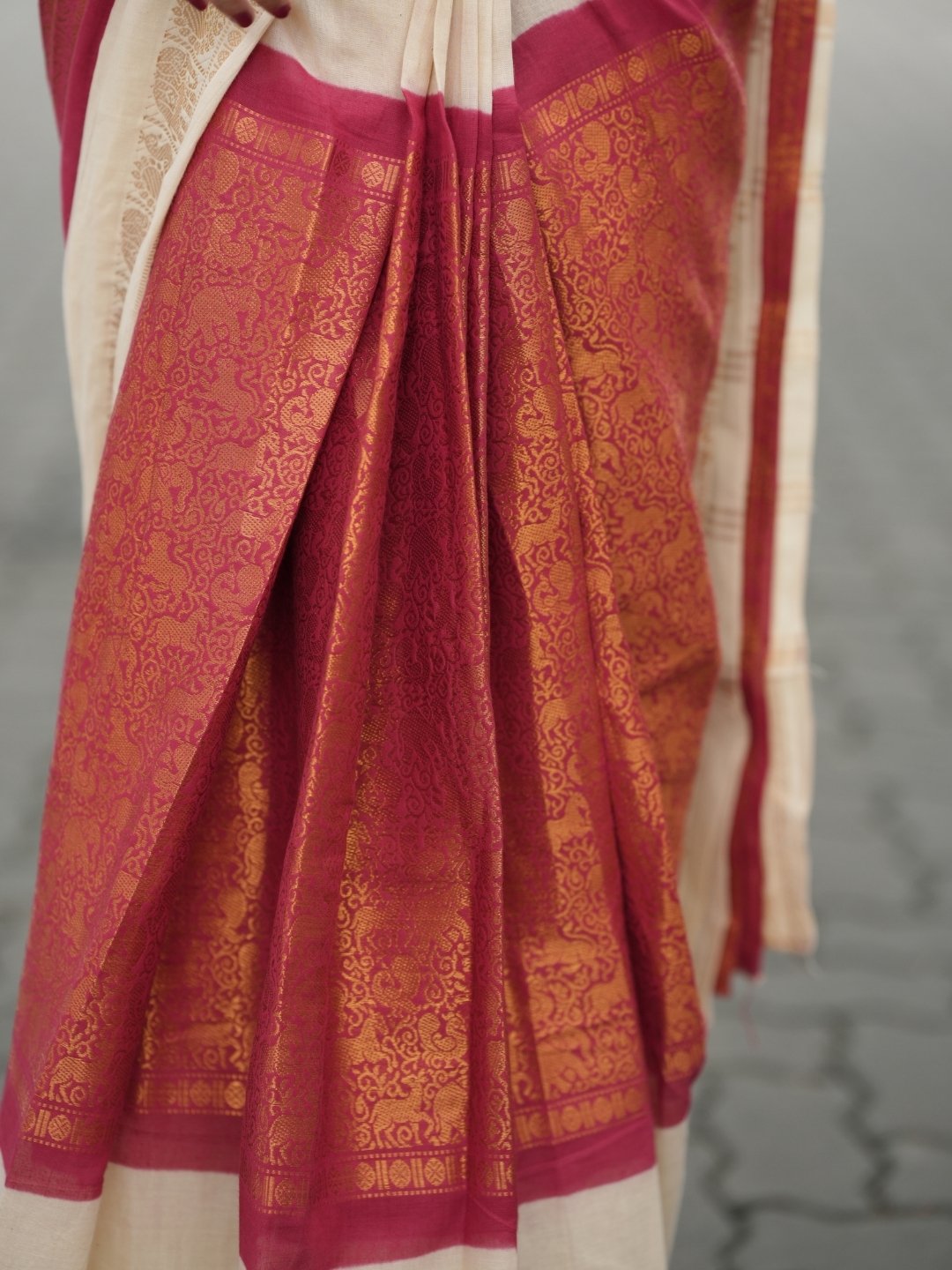 Madurai Sungudi Cotton Saree – Ivory & Red with Gold Zari Border -OV17
