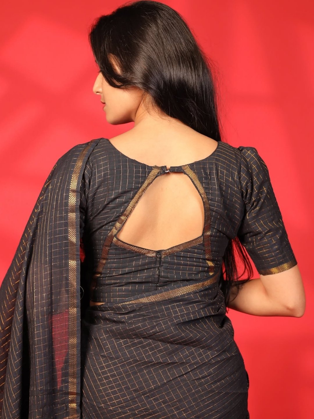 Premium Madurai Sungudi Handloom Cotton Saree for Women – Black with Gold Checks | OV08 |