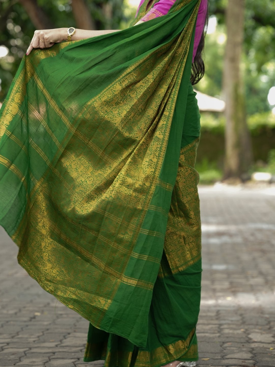 Leaf Green Madurai Sungudi Cotton Saree with Double Side Gold Zari Border & Rani Pink Blouse |OV24